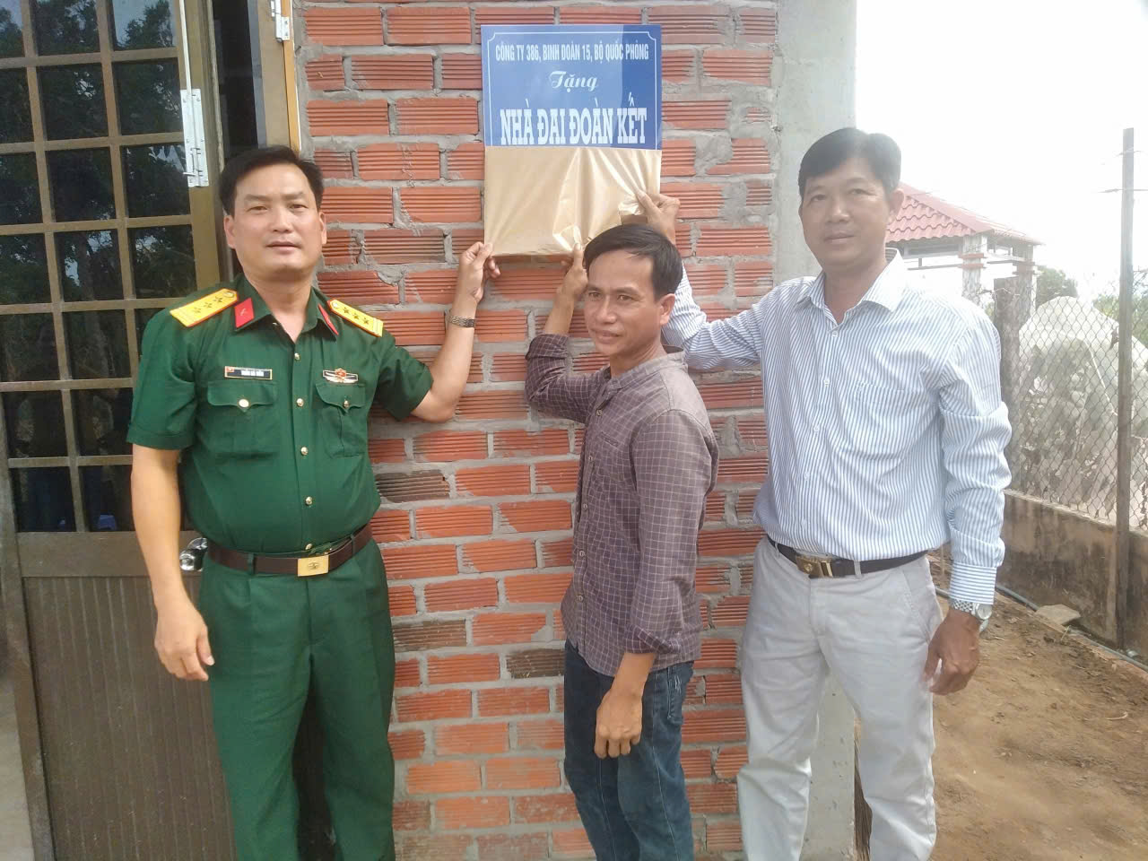 Tân Thủy tặng nhà đại đoàn kết cho gia đình gặp khó khăn về nhà ở